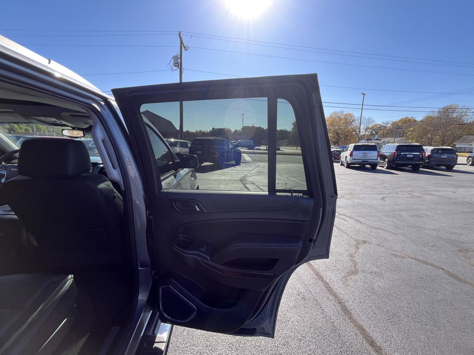 Used 2019 Chevrolet Tahoe LT w/ LT Signature Package image 18