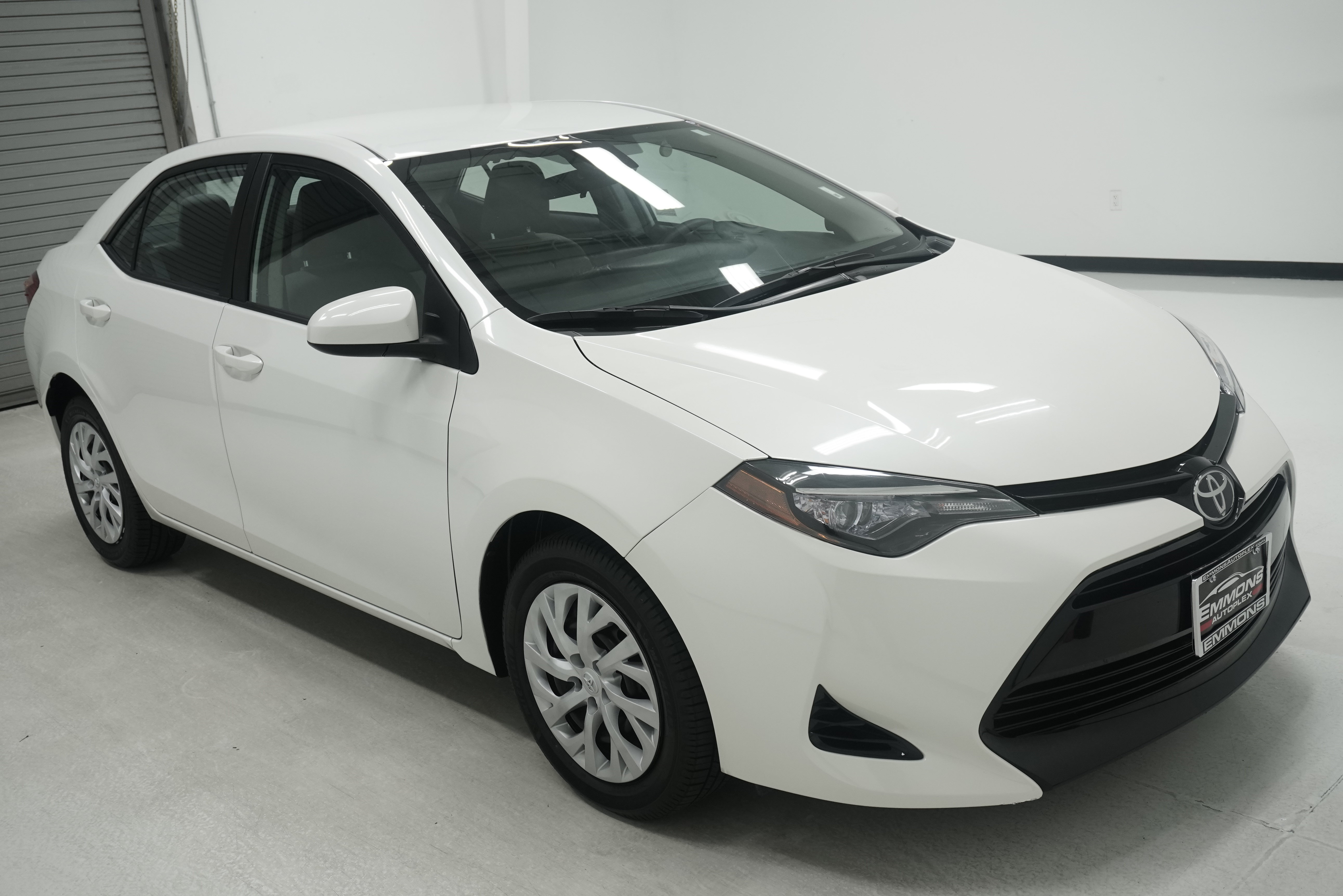 Used 2017 Toyota Corolla LE FWD image 3