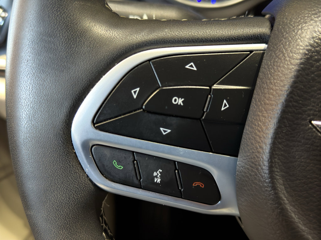 Used 2023 Chrysler Pacifica Touring-L FWD image 25