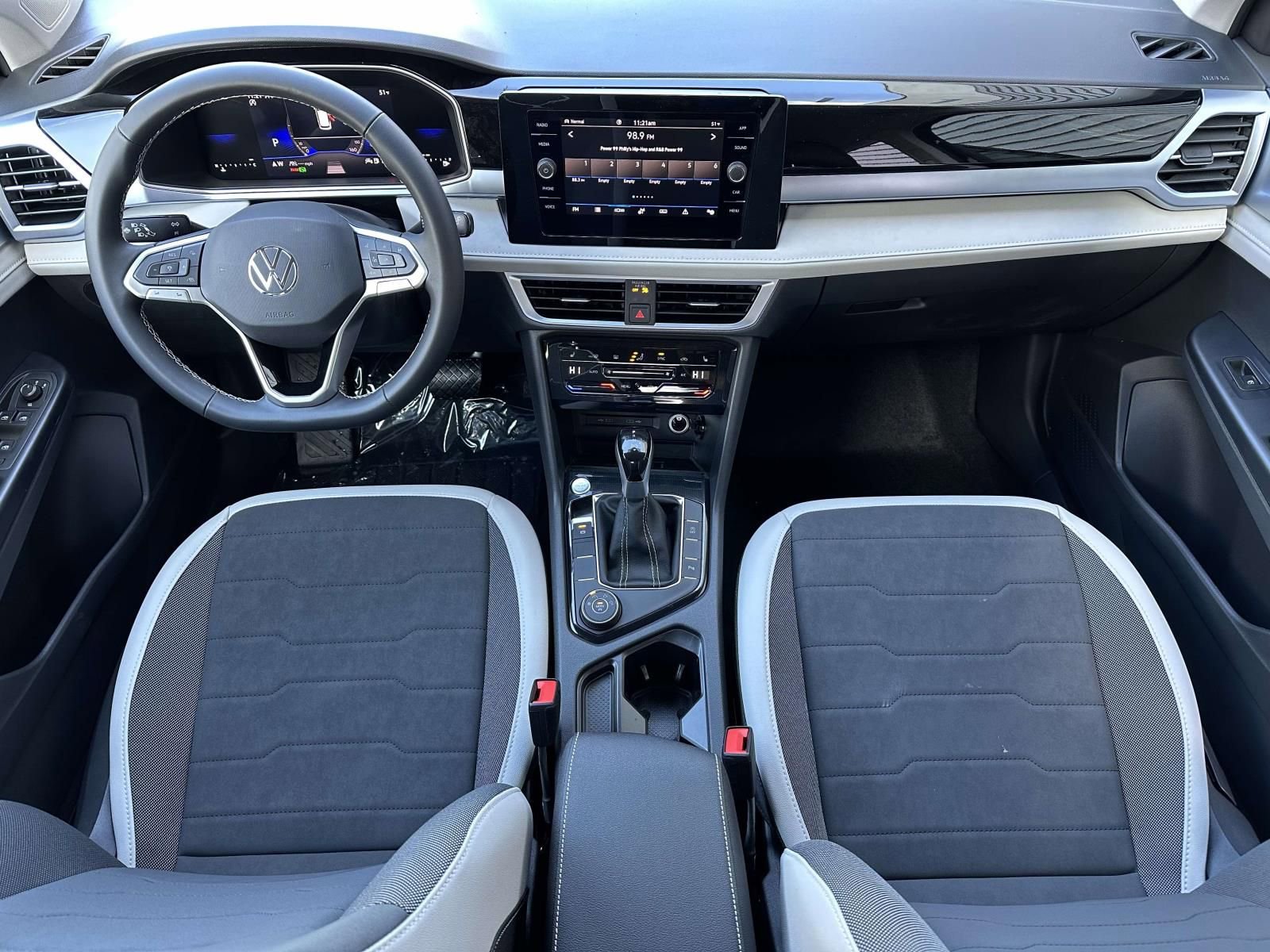 New 2026 Volkswagen Taos SE image 11