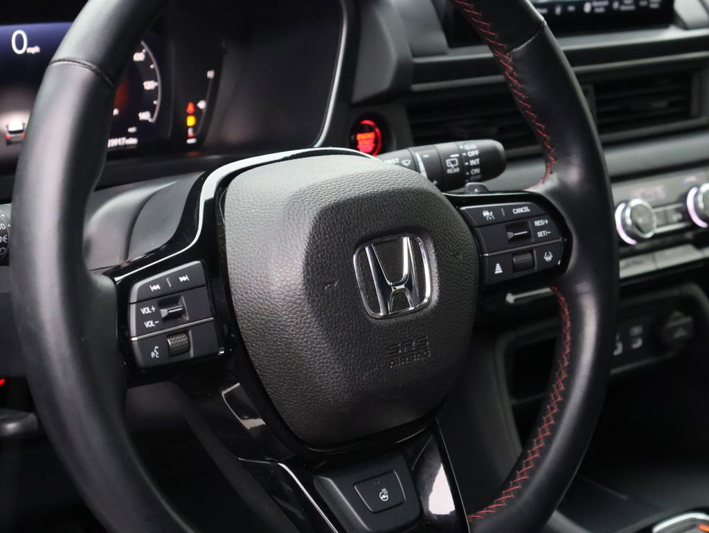 Certified 2025 Honda Pilot Black Edition image 18