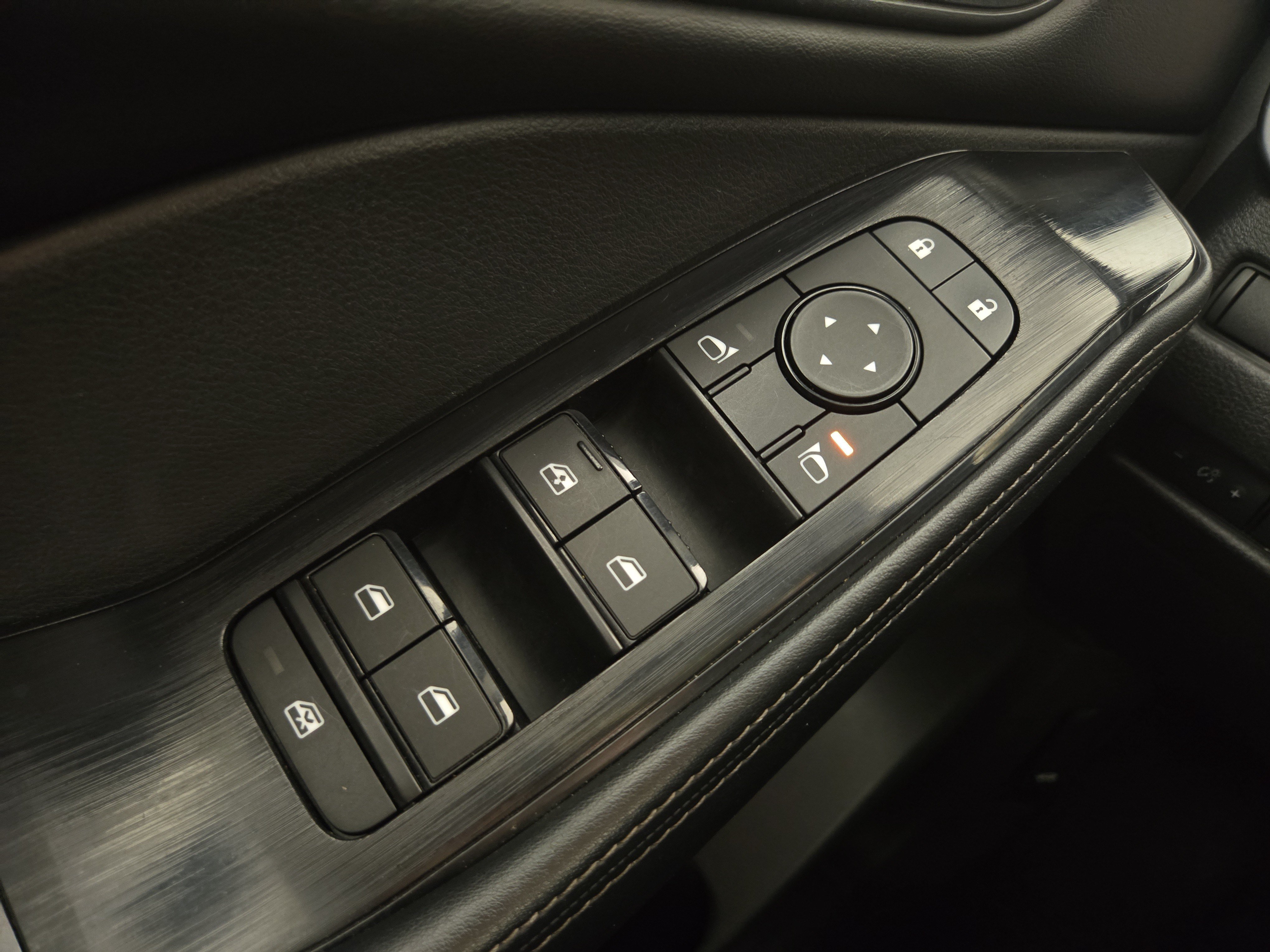 Used 2025 Nissan Rogue SV AWD/4WD image 24
