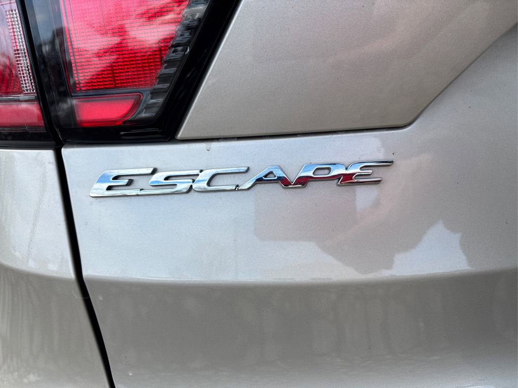 Used 2018 Ford Escape SE image 14