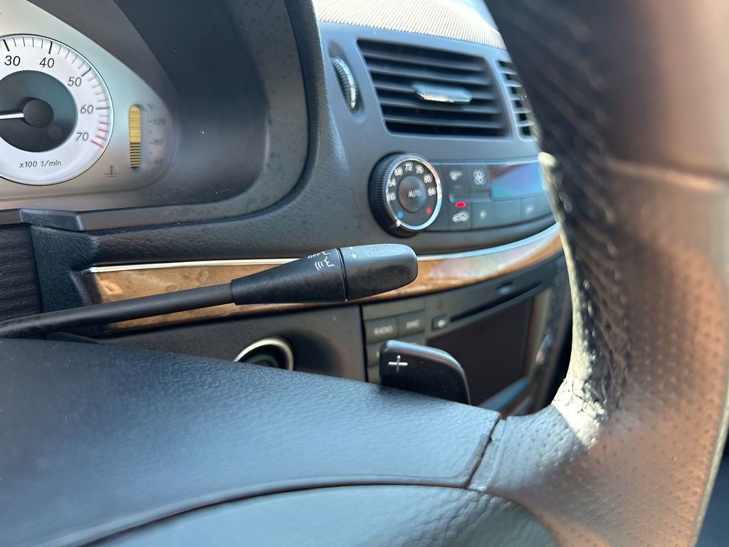 Used 2009 Mercedes-Benz E 350 Sedan image 32