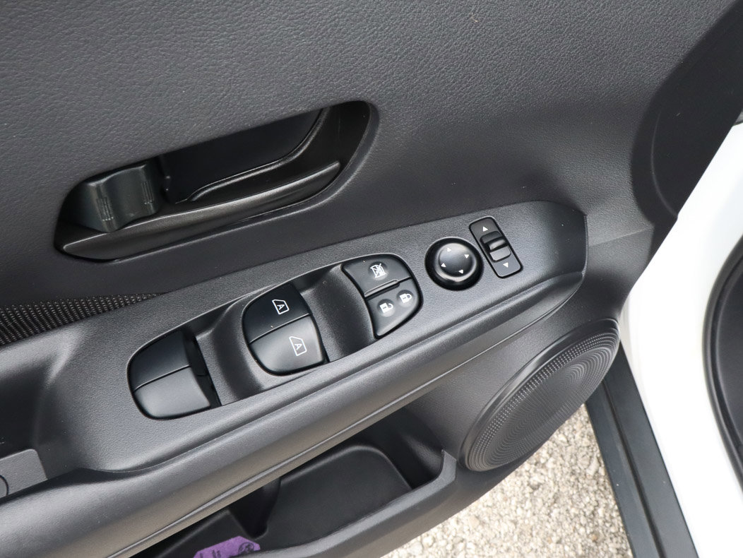 Used 2022 Nissan Kicks S FWD image 14