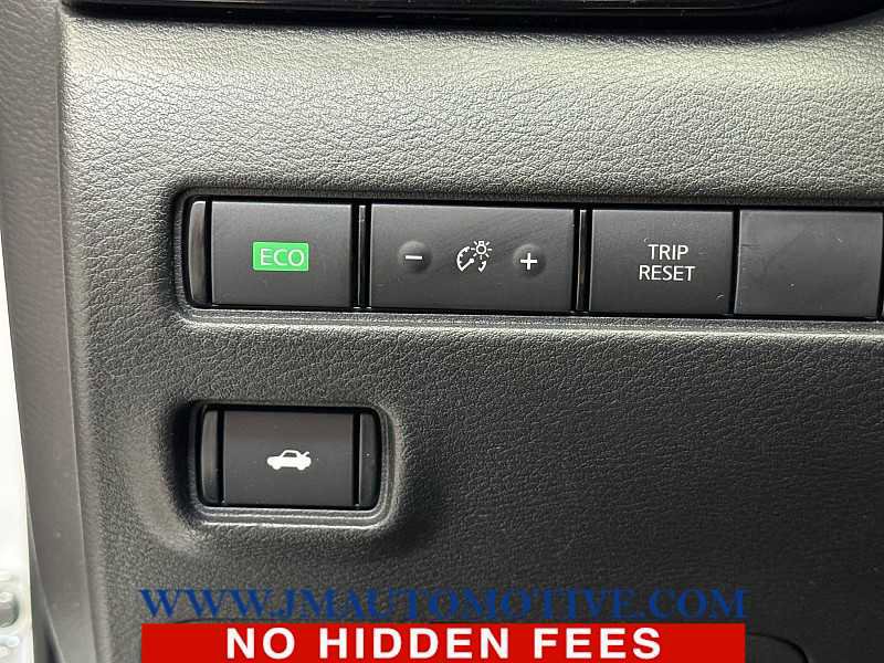 Used 2023 Nissan Sentra SR w/ Midnight Edition Package FWD image 30