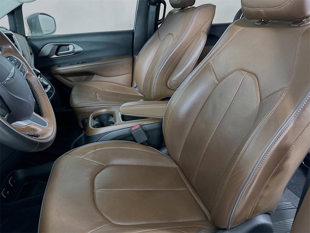 Used 2019 Chrysler Pacifica Limited w/ Tire & Wheel Group image 8