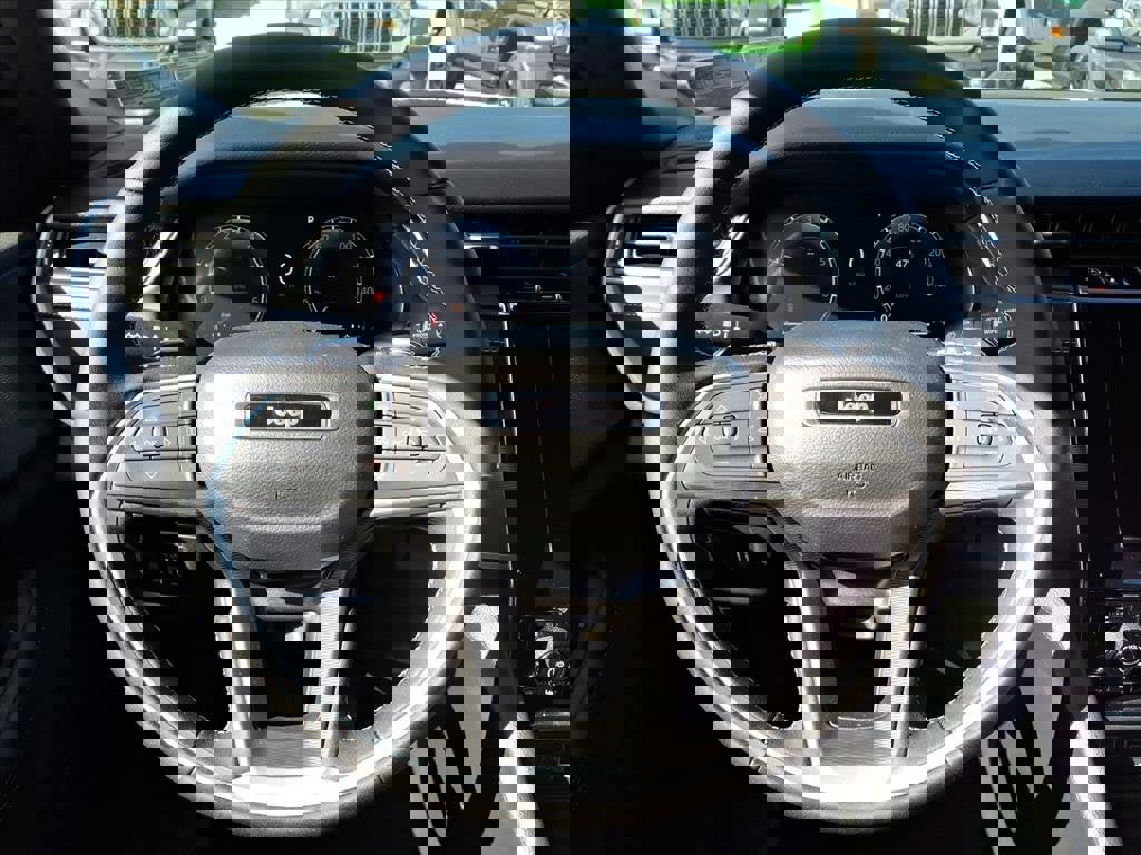 New 2025 Jeep Grand Cherokee Laredo X w/ Luxury Tech Group I image 15