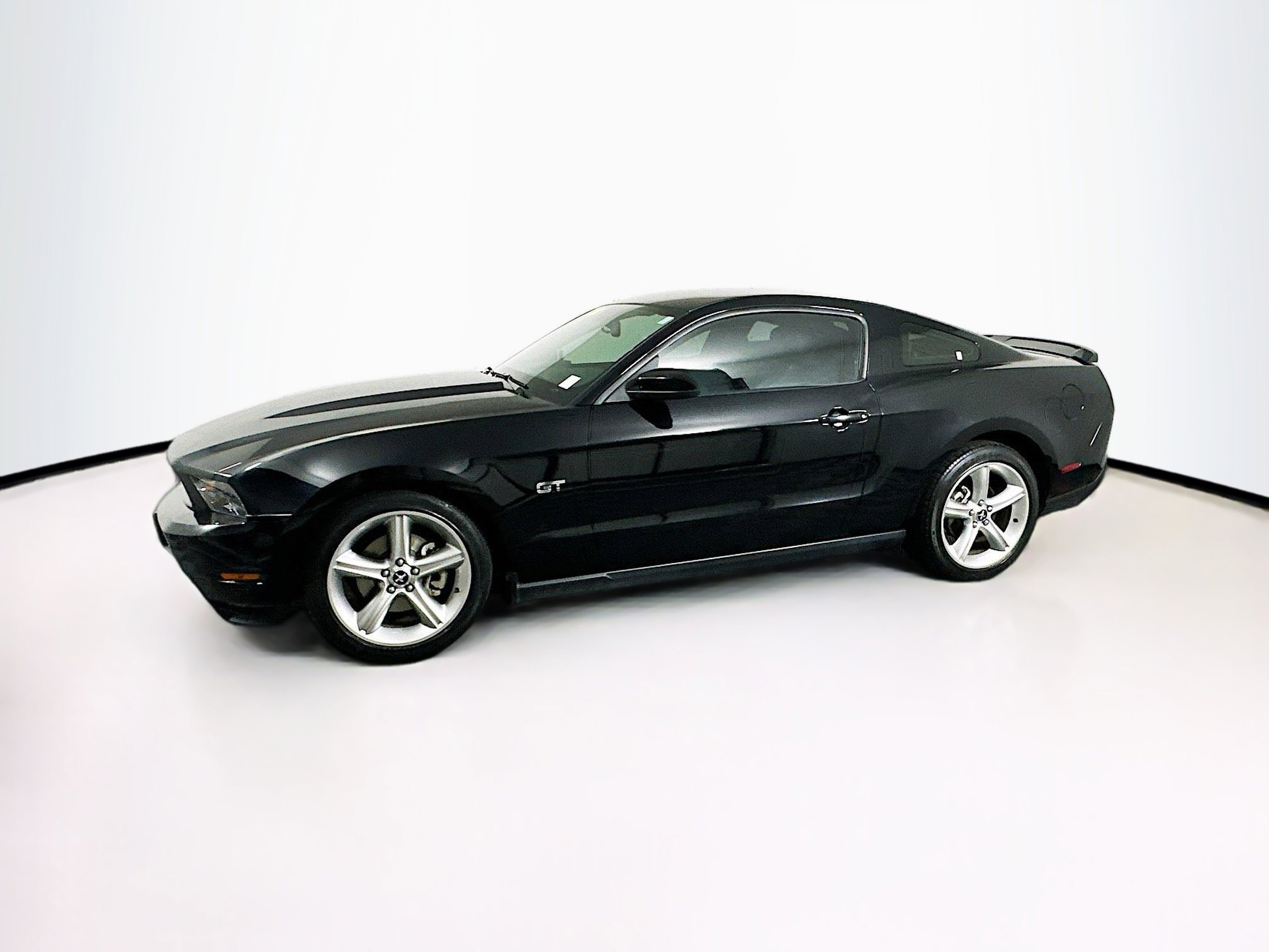 Used 2010 Ford Mustang GT Premium image 4