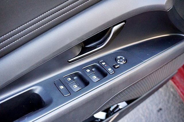 Used 2025 Hyundai Elantra Sport image 22