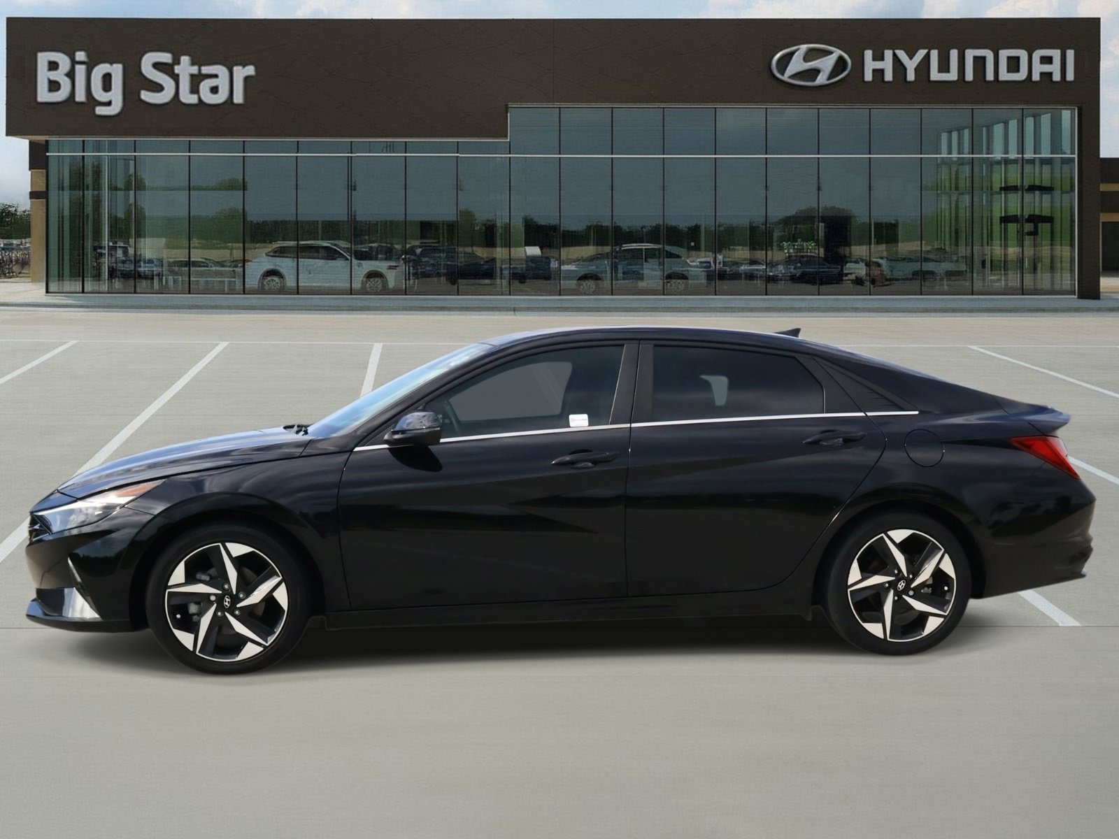 Used 2023 Hyundai Elantra Limited FWD image 2