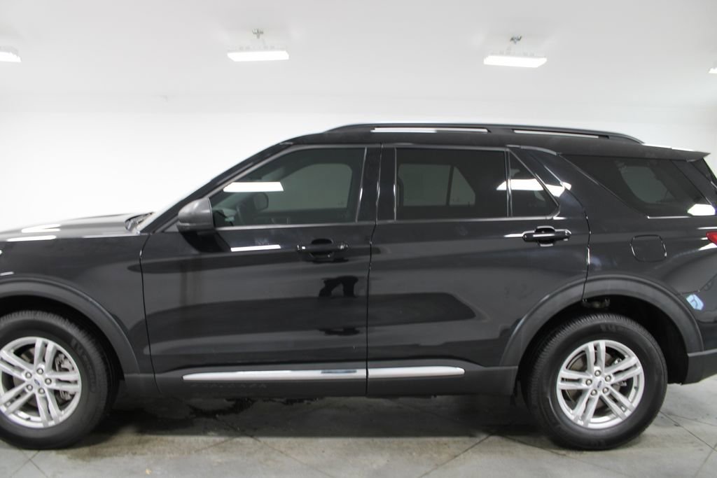 Used 2023 Ford Explorer XLT AWD/4WD image 6