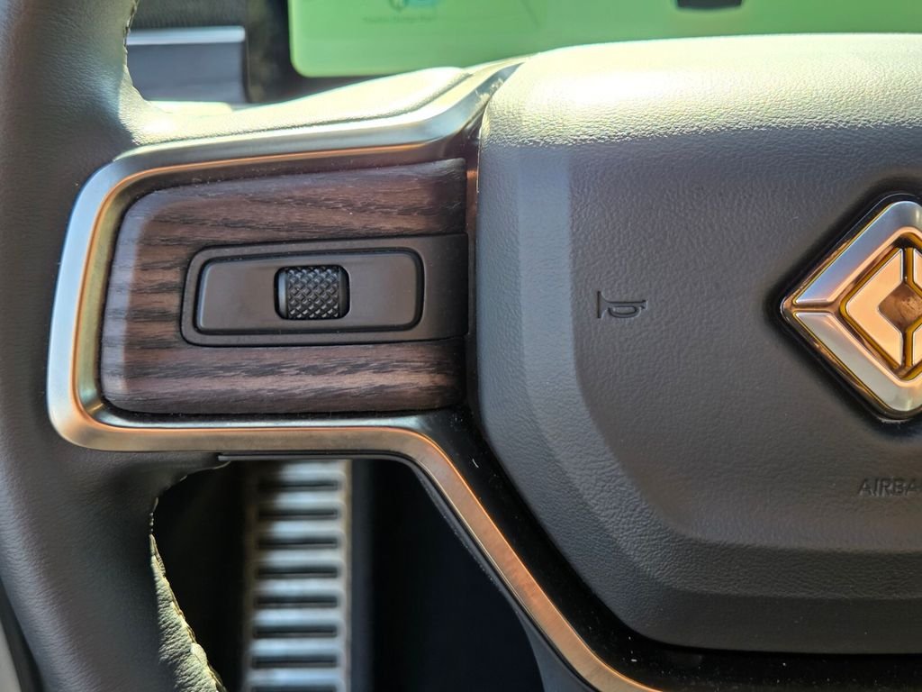 Used 2024 Rivian R1S Adventure AWD/4WD image 28