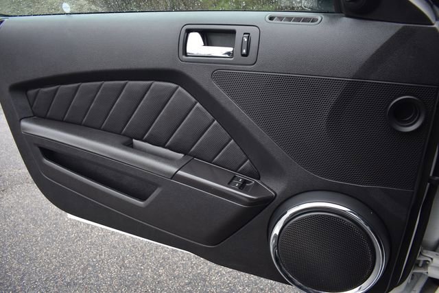 Used 2011 Ford Mustang GT Premium image 25