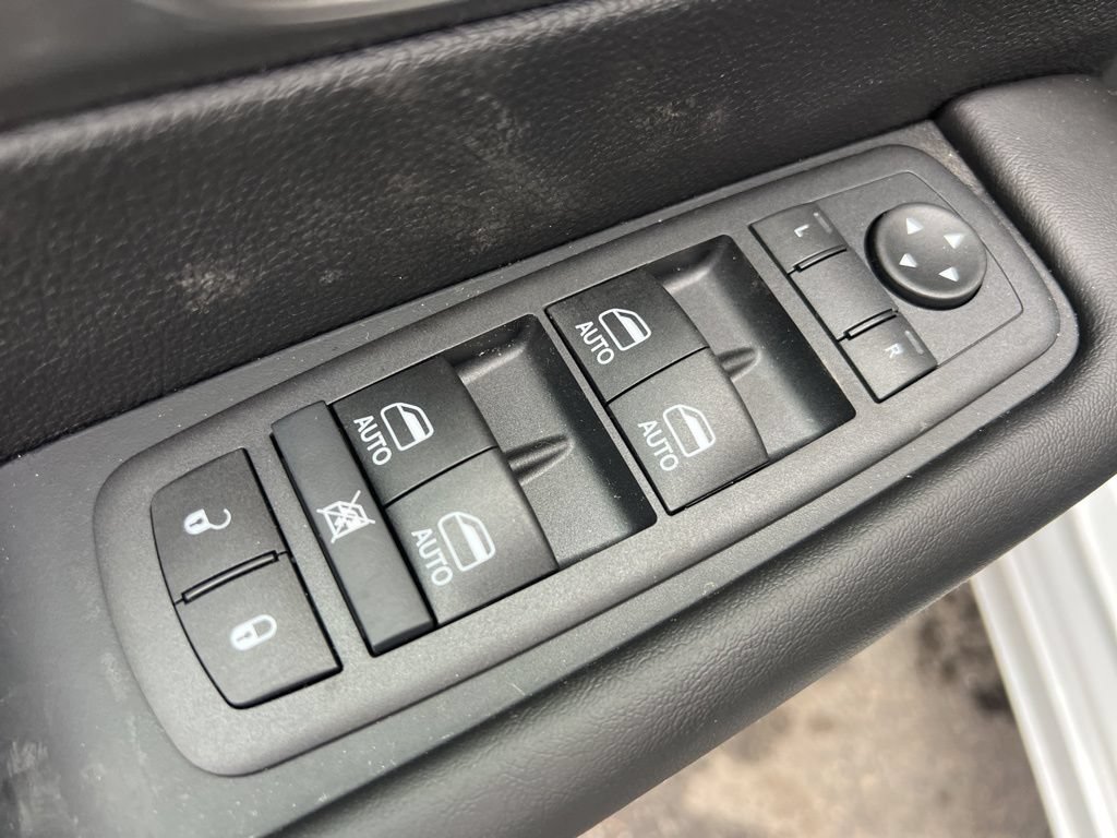 New 2026 Chrysler Pacifica Select w/ S Appearance Package FWD image 10