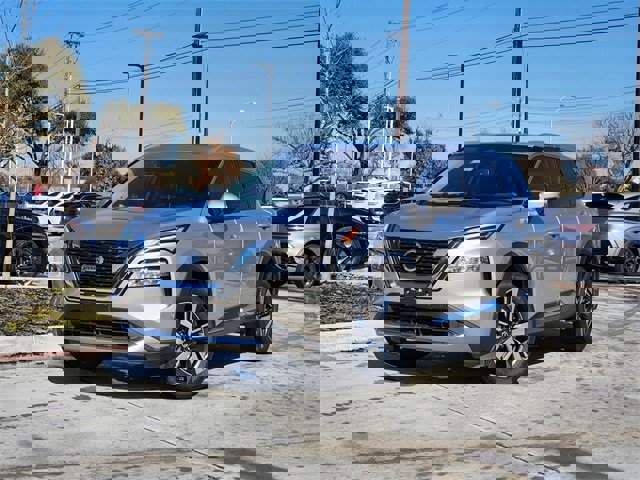 Used 2021 Nissan Rogue Platinum image 2