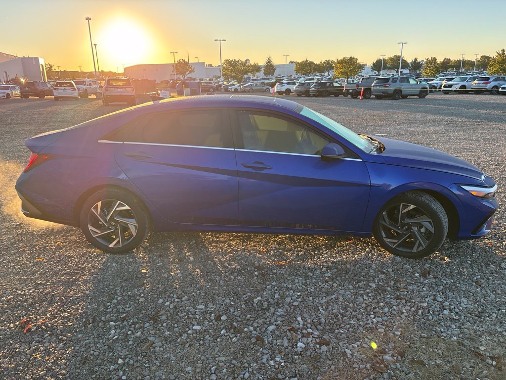 Used 2024 Hyundai Elantra Limited FWD image 10