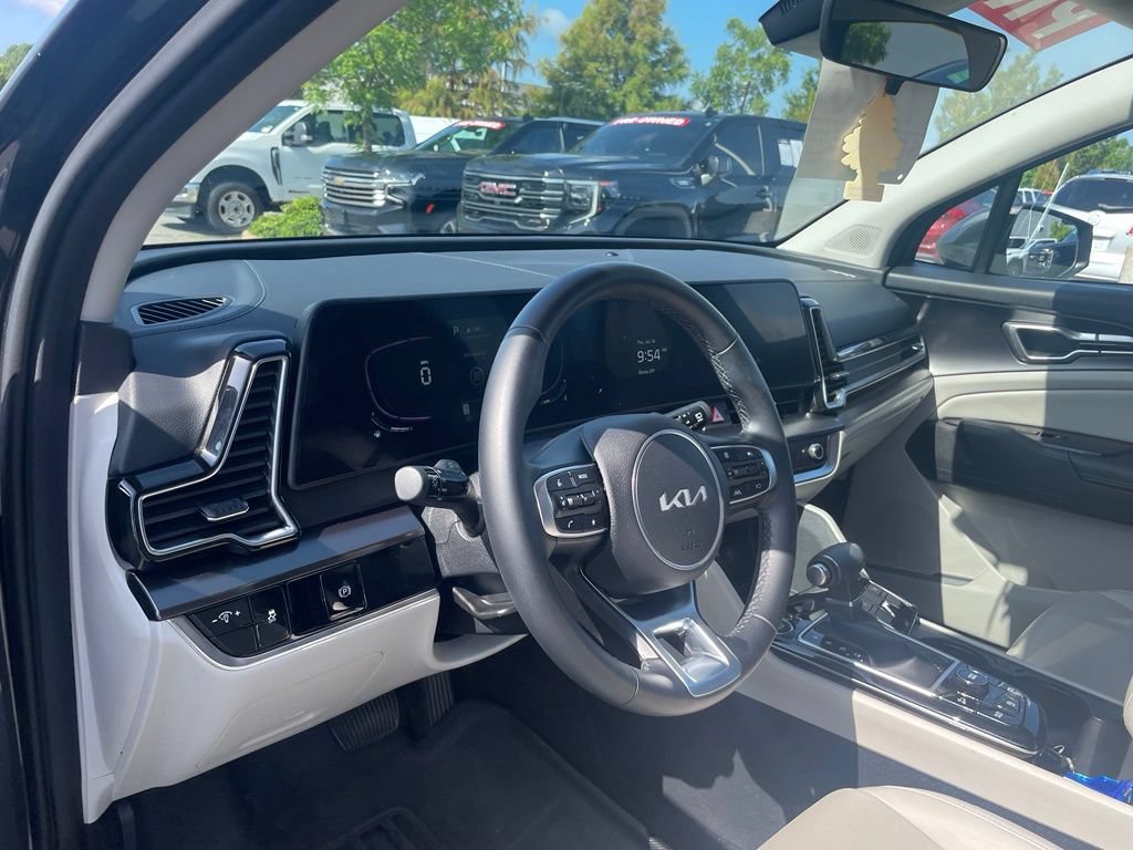 Used 2024 Kia Sportage EX FWD image 9