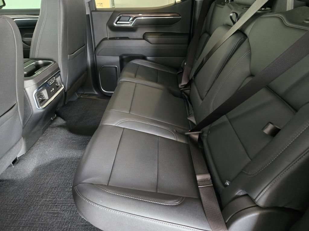 Used 2024 Chevrolet Silverado 1500 LTZ w/ Technology Package AWD/4WD image 17