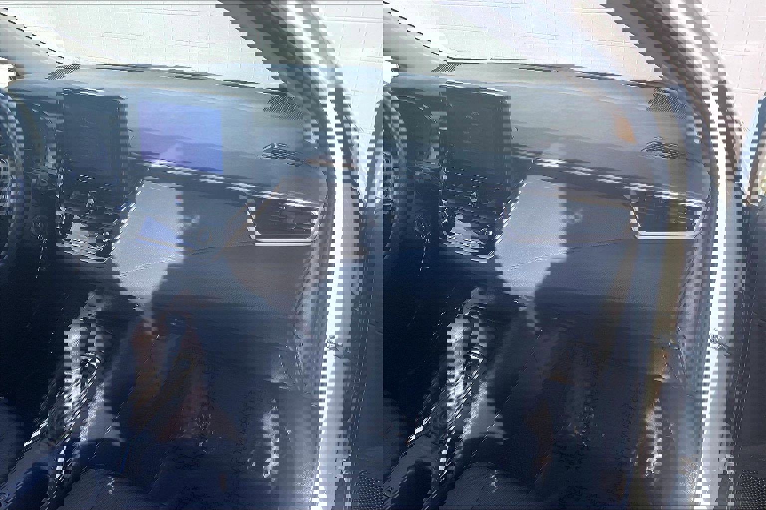 Used 2025 Toyota Corolla LE image 21