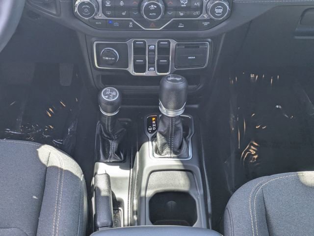 Used 2025 Jeep Wrangler Unlimited Sahara image 18