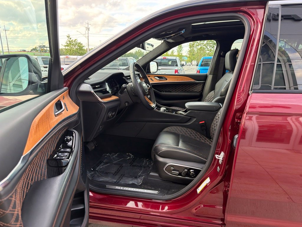 Used 2023 Jeep Grand Cherokee L Summit AWD/4WD image 21
