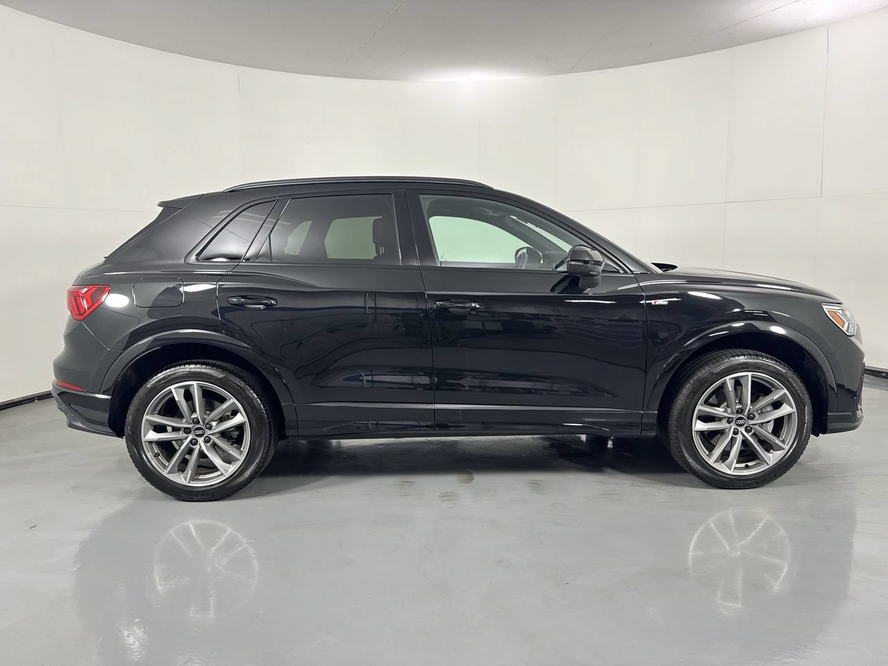 Used 2023 Audi Q3 2.0T Premium Plus w/ Premium Plus Package AWD/4WD image 38