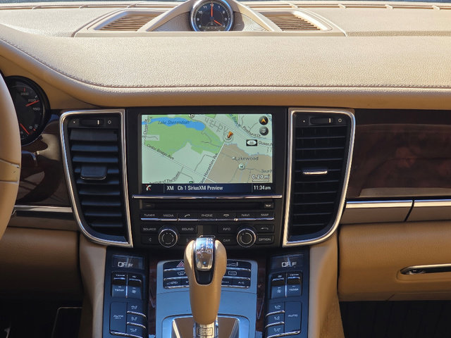 Used 2014 Porsche Panamera 4 image 3