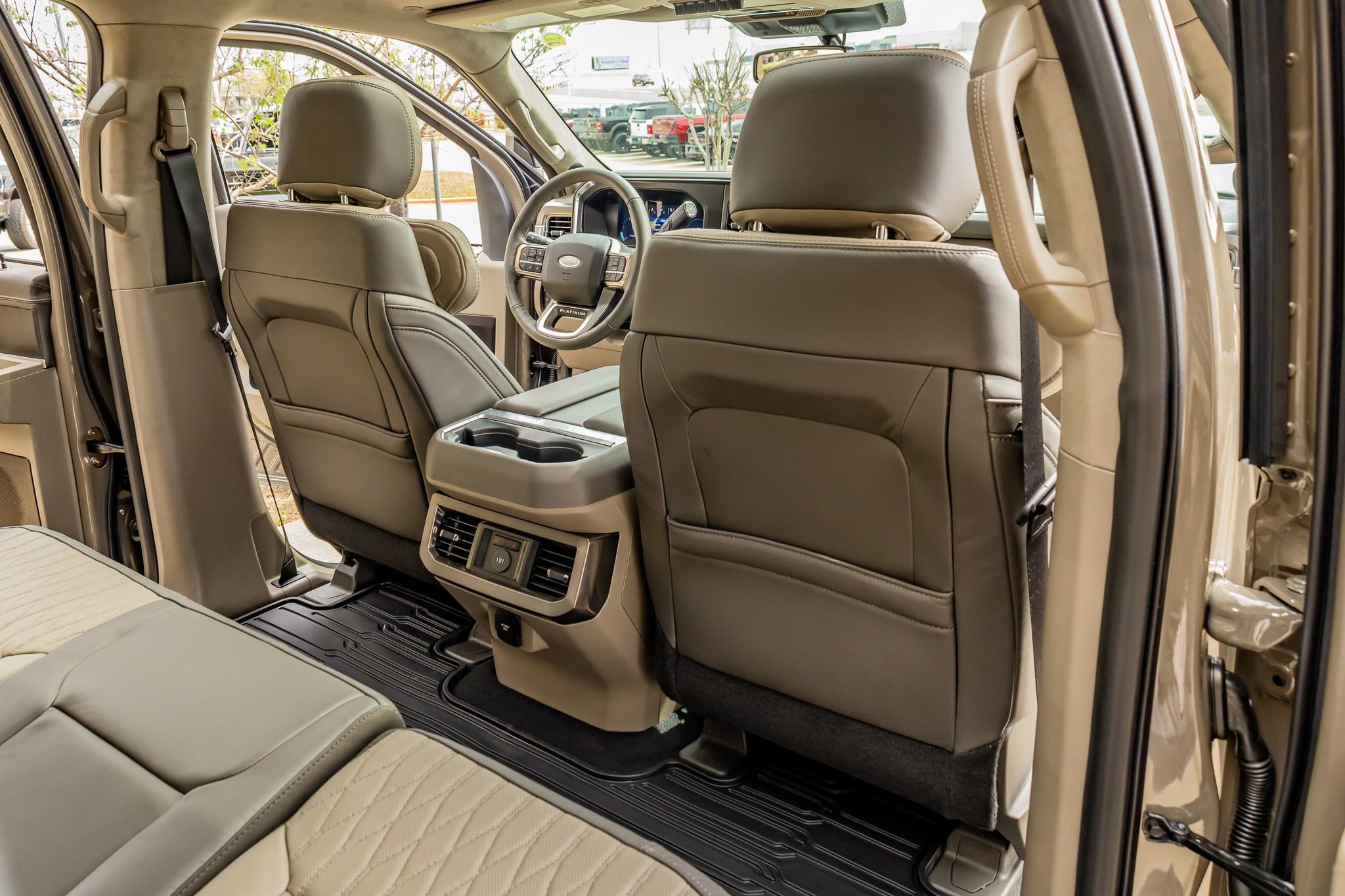 Used 2026 Ford F450 Platinum w/ Platinum Plus Package image 32