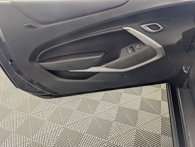 Used 2018 Chevrolet Camaro SS RWD image 10