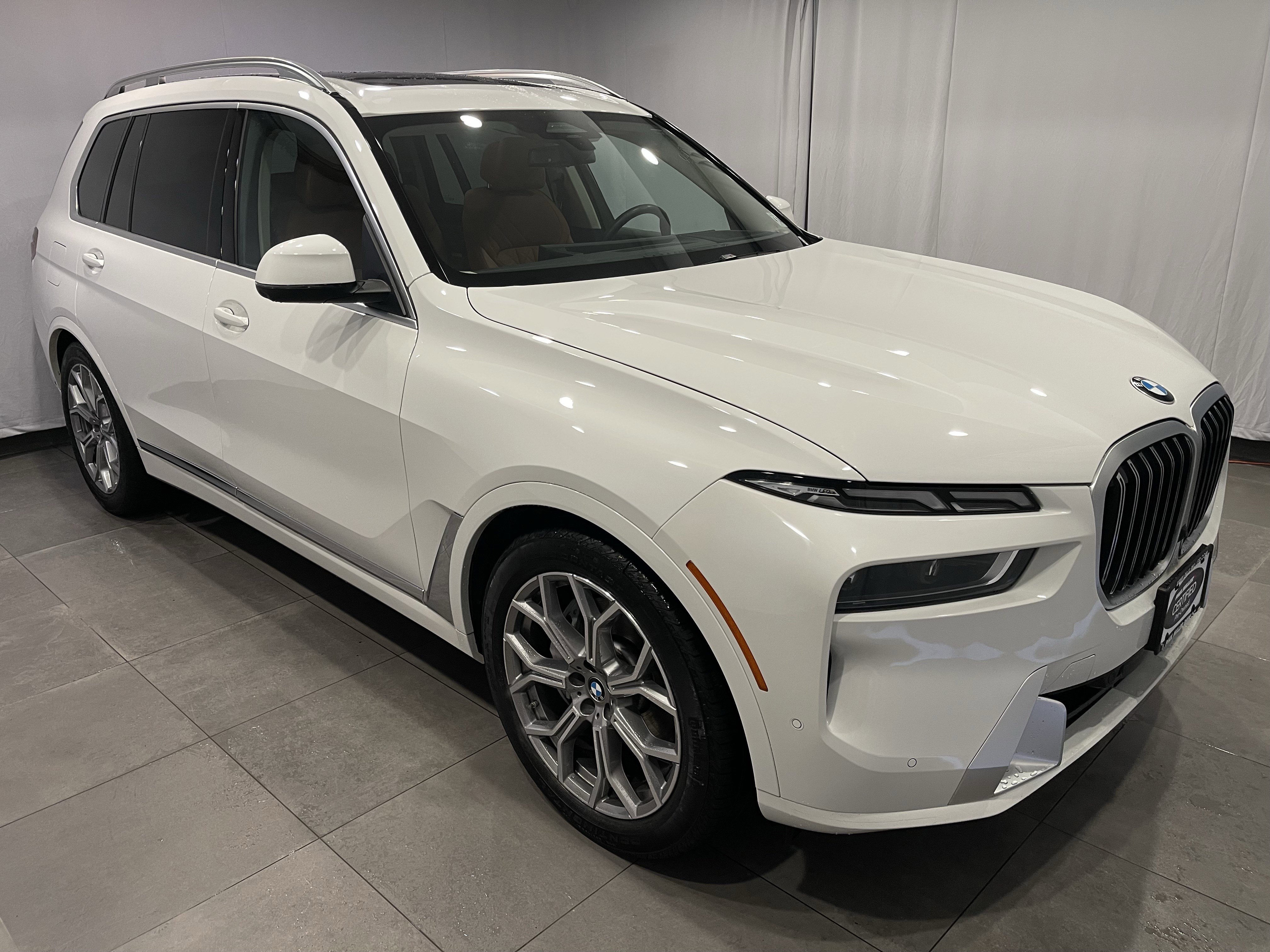 Used 2024 BMW X7 xDrive40i w/ Premium Package AWD/4WD image 3