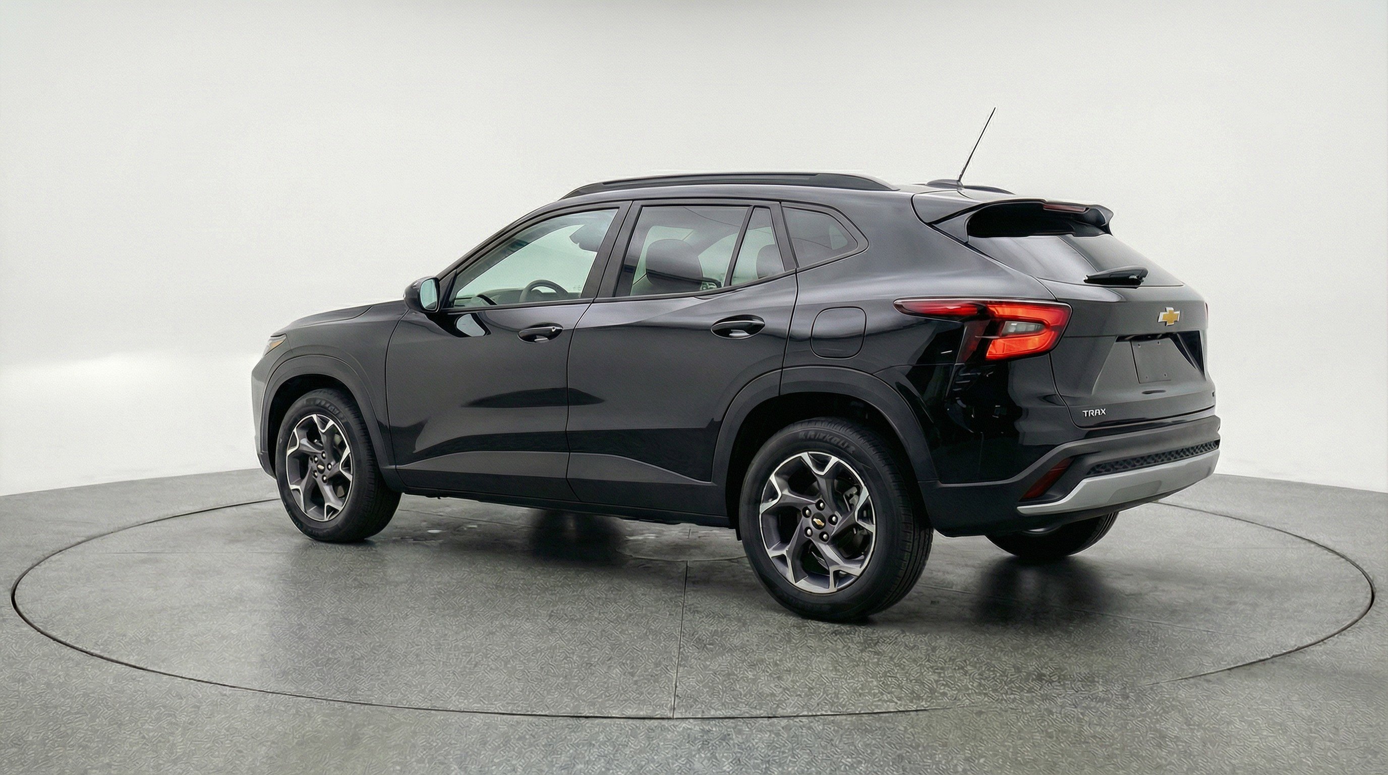 Used 2025 Chevrolet Trax LT image 6
