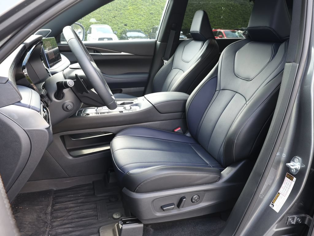 Certified 2026 INFINITI QX60 Sport w/ Dark Cargo Package AWD/4WD image 16