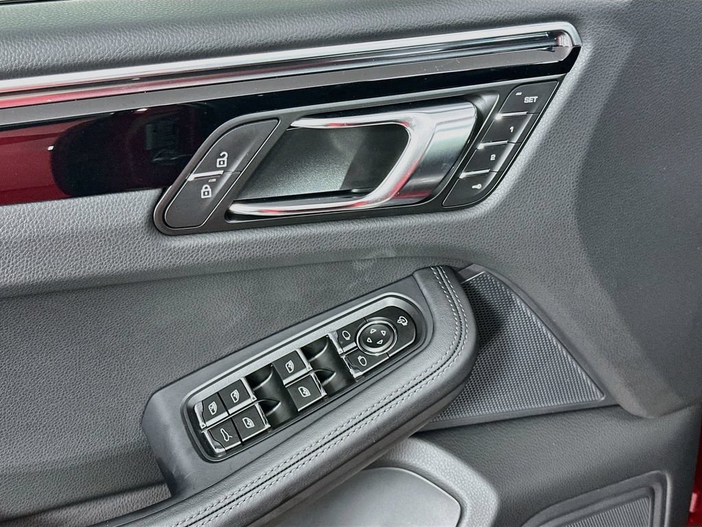 Certified 2026 Porsche Macan Turbo AWD/4WD image 20