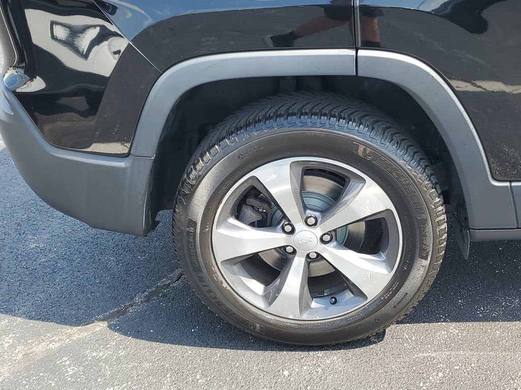 Certified 2019 Jeep Cherokee Limited AWD/4WD image 5