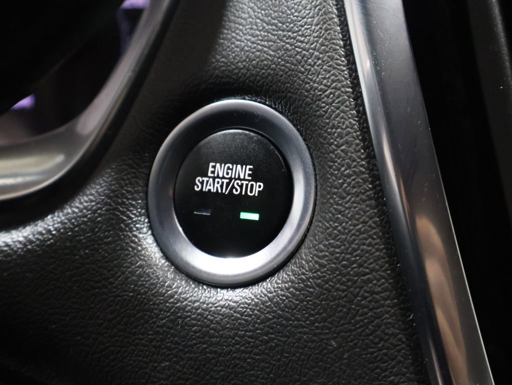 Used 2023 Chevrolet Traverse LT w/ Rear Camera Mirror Package image 29