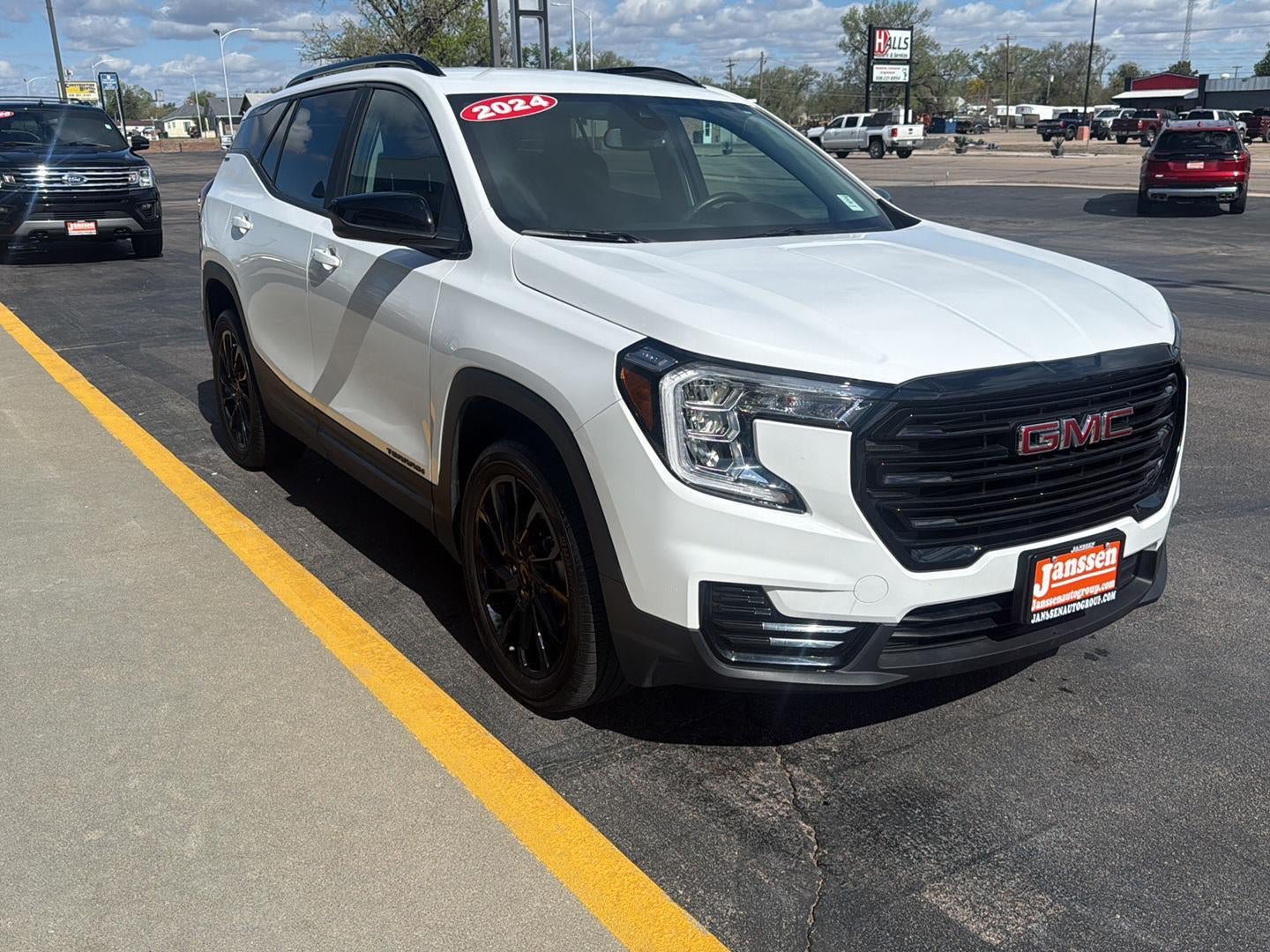 Used 2024 GMC Terrain SLE w/ Driver Convenience Package AWD/4WD image 9
