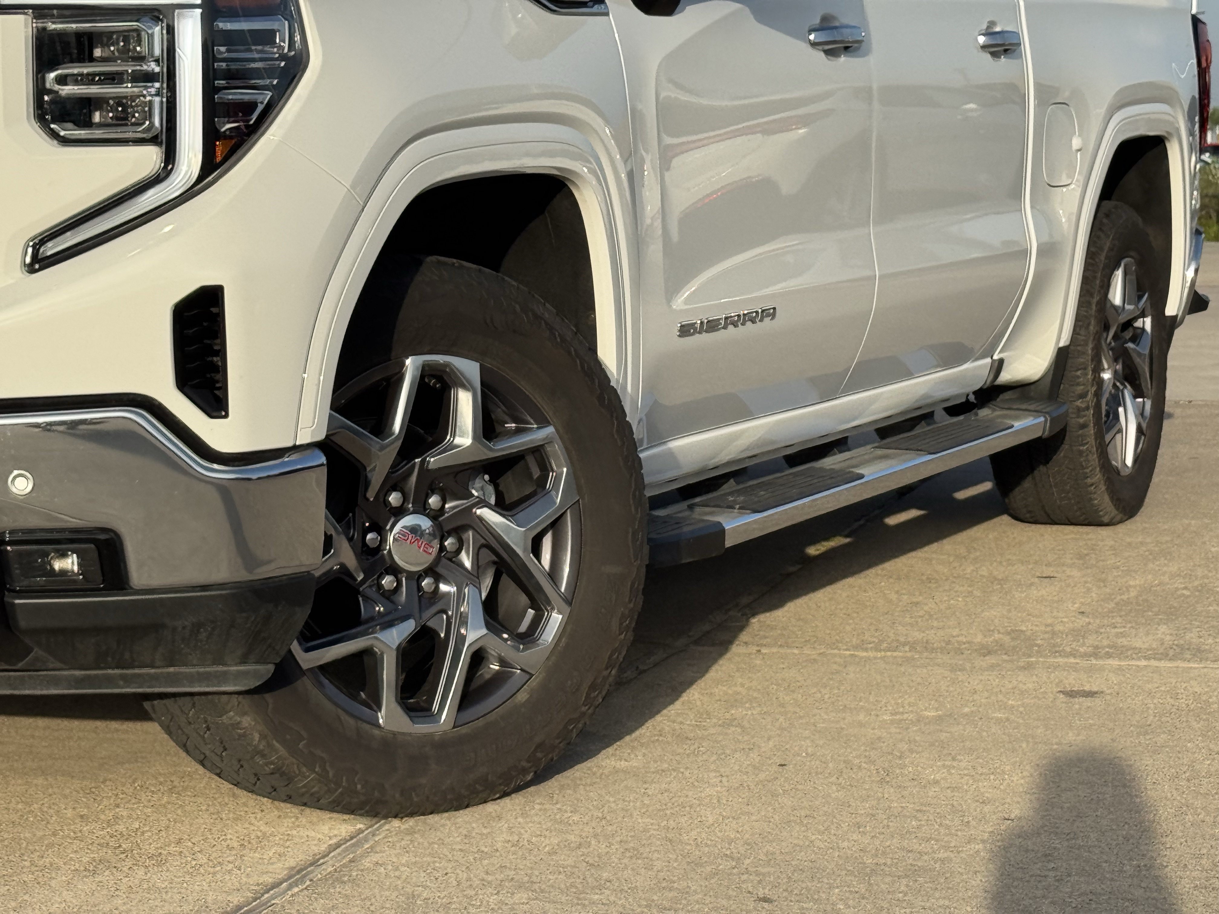 Used 2025 GMC Sierra 1500 SLT w/ SLT Premium Plus Package AWD/4WD image 3