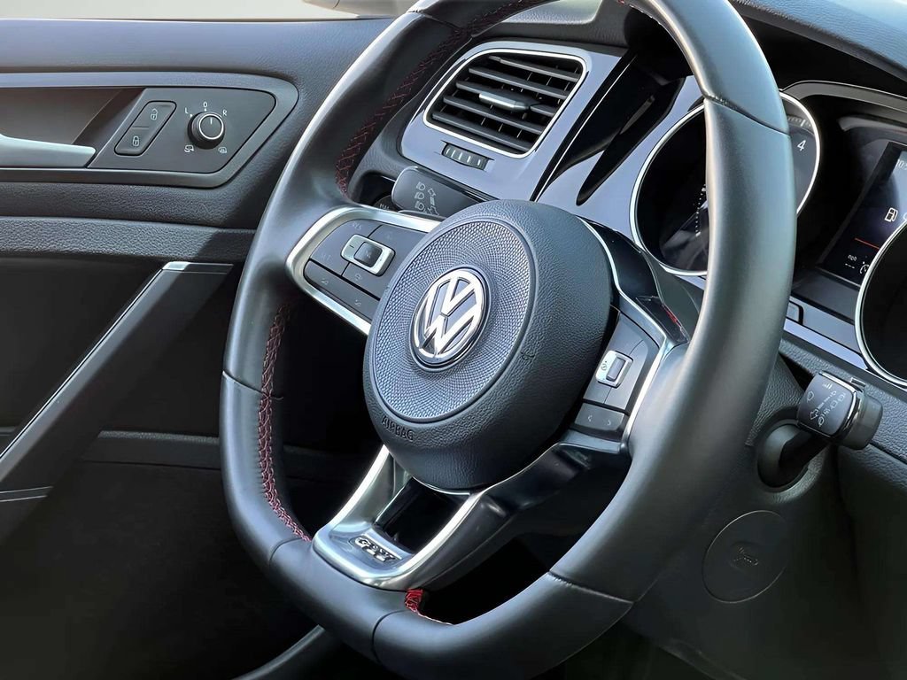 Used 2020 Volkswagen GTI SE FWD image 13