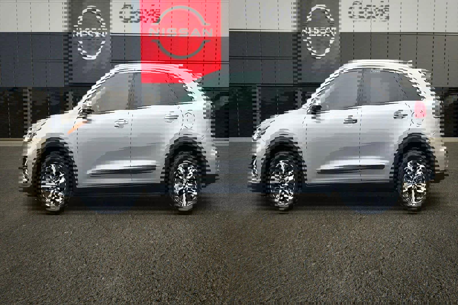 Used 2022 Kia Niro LXS image 6