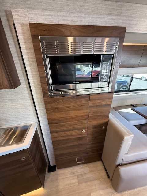 Used 2022 Mercedes-Benz Sprinter 3500 image 9