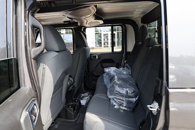 New 2025 Jeep Gladiator Sport image 9