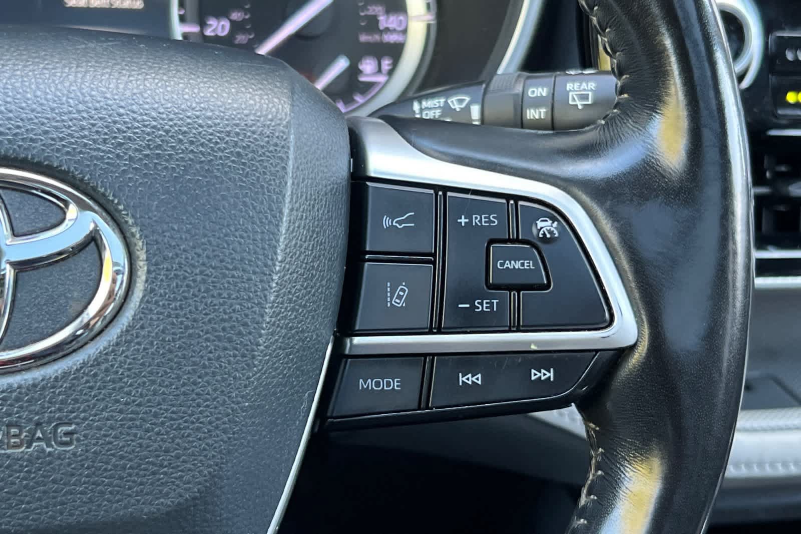 Used 2022 Toyota Highlander Platinum AWD/4WD image 30
