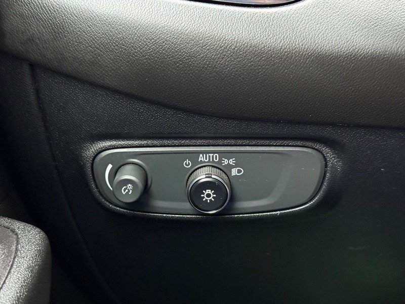 Used 2019 Chevrolet Equinox LT FWD image 29