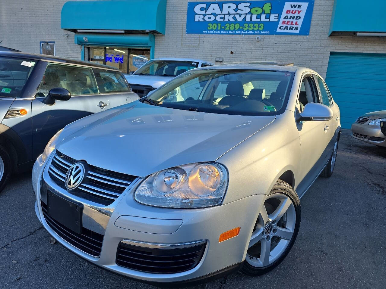 Used 2009 Volkswagen Jetta SEL FWD image 2