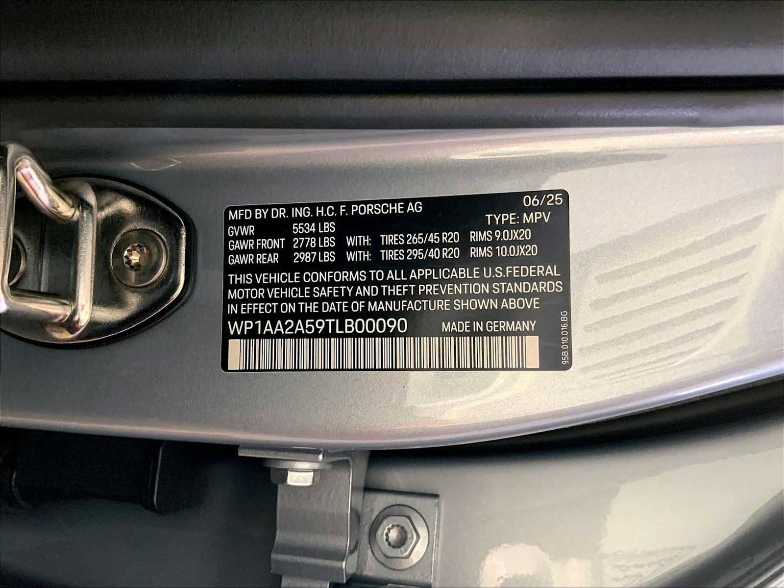 New 2026 Porsche Macan AWD/4WD image 23