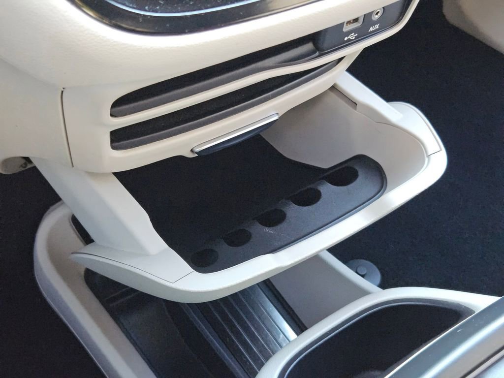 Certified 2018 Chrysler Pacifica Touring-L image 31