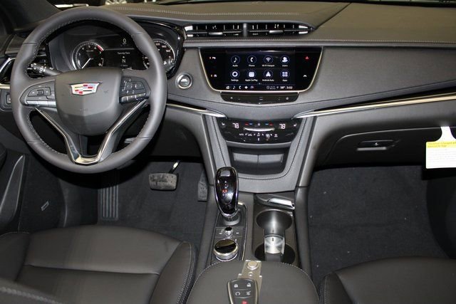 New 2025 Cadillac XT6 Luxury image 13
