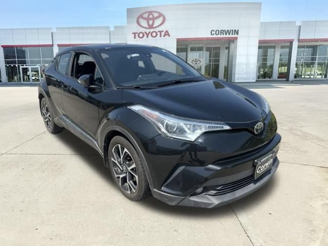 Used 2018 Toyota C-HR XLE FWD image 2