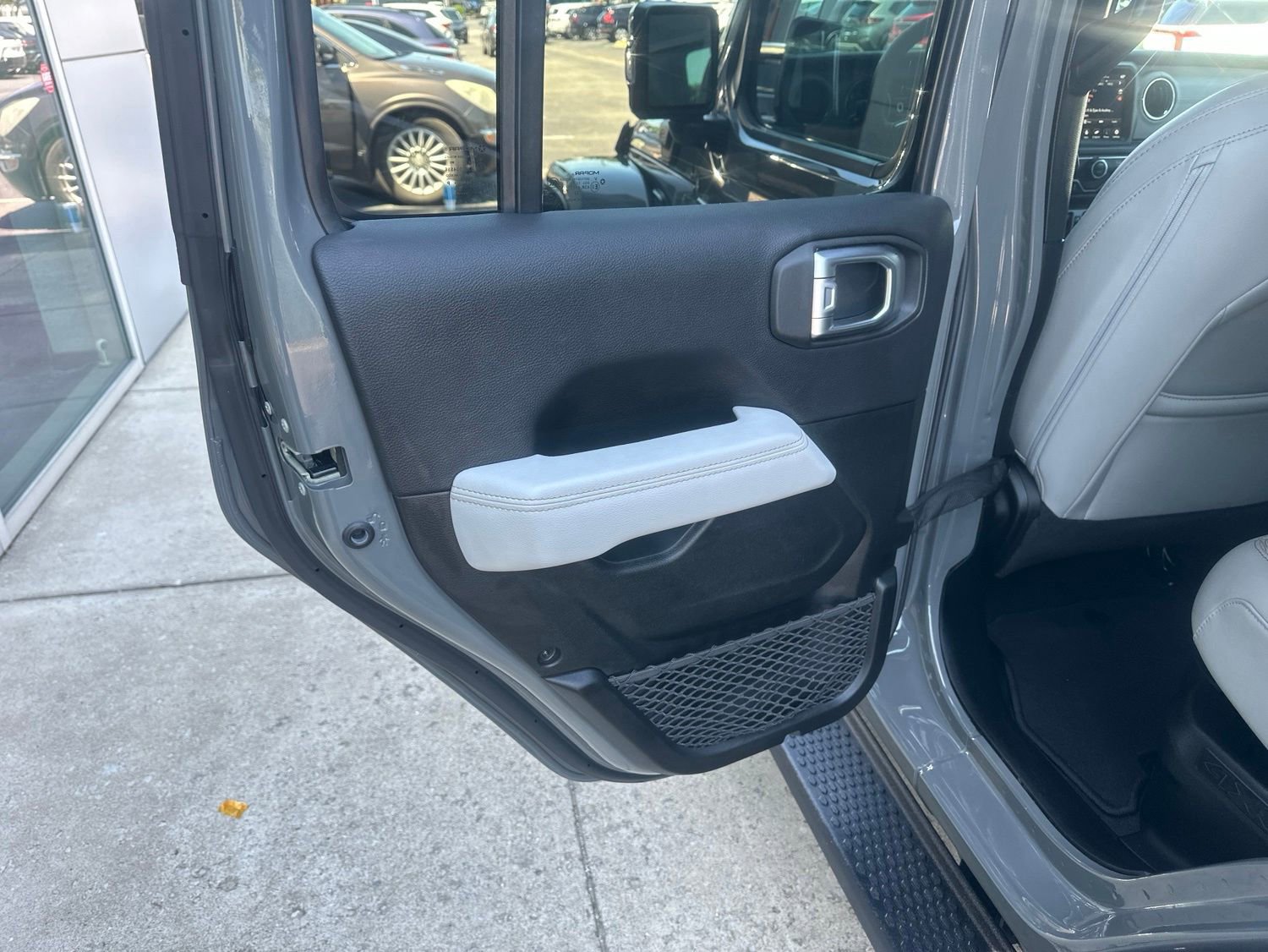 Used 2023 Jeep Wrangler Unlimited Sahara AWD/4WD image 16